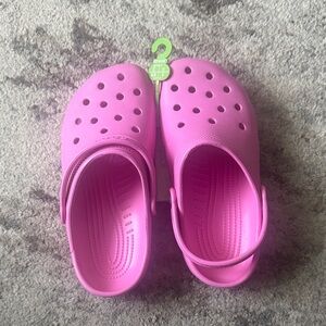 CROCS Kids Classic Clog in Hot Pink